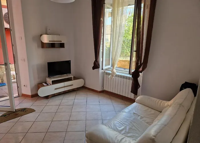 La Casa Sull\'Argine